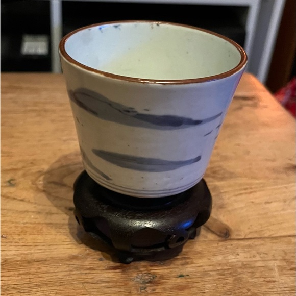 Antique Hand Painted Blue White China Sake Cup Japan With Wooden Stand VGUC - Picture 2 of 6
